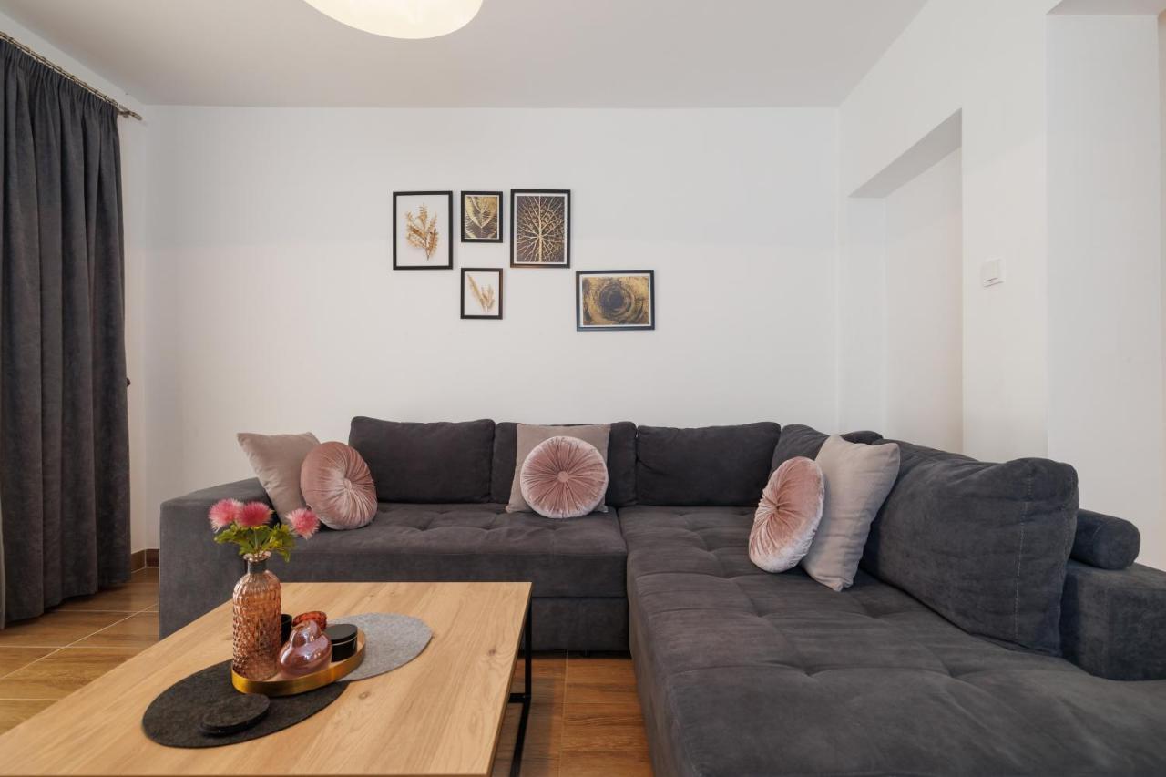 Spacious And Modern App With Big Terrace Malinska Exterior photo