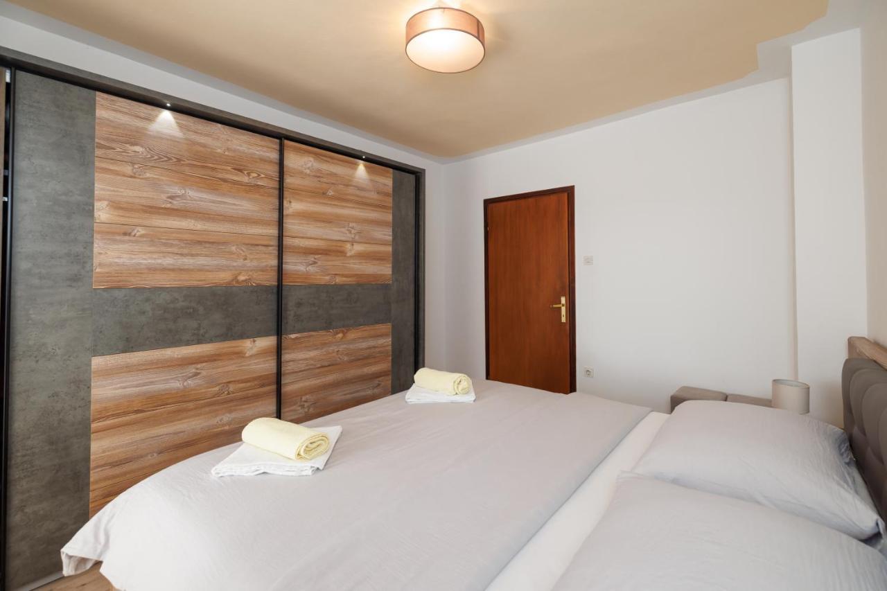 Spacious And Modern App With Big Terrace Malinska Exterior photo