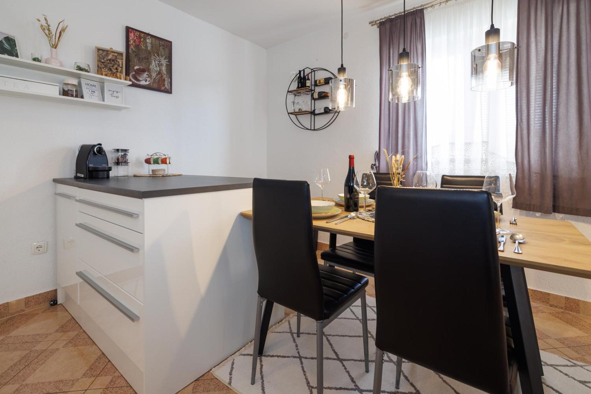 Spacious And Modern App With Big Terrace Malinska Exterior photo
