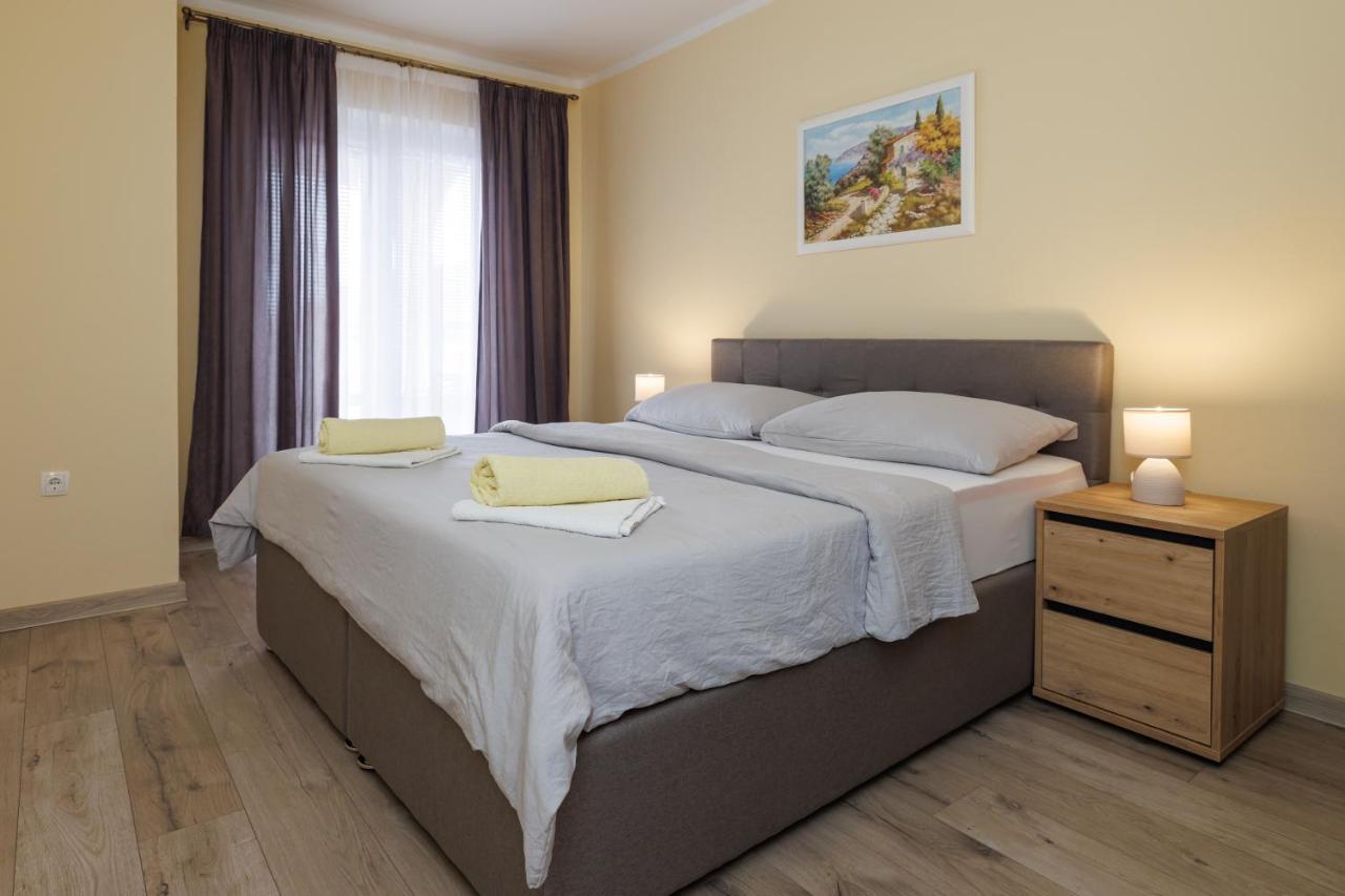 Spacious And Modern App With Big Terrace Malinska Exterior photo